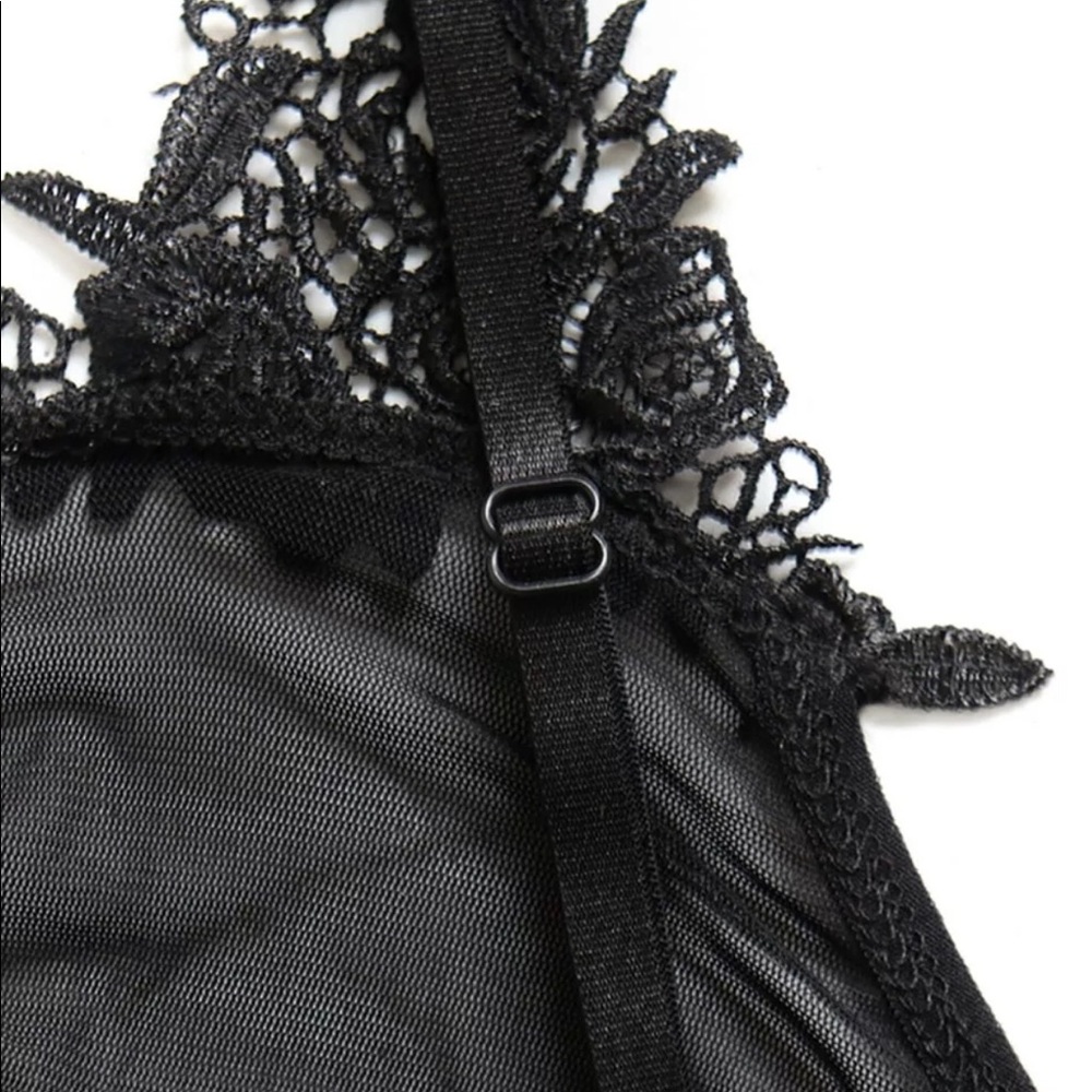 Lingerie - Picture 6 of 9